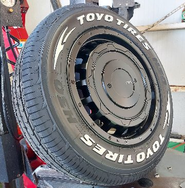 車検対応 キャラバン タイヤホイールセット 16インチ LEXXEL SwaGGer トーヨー H30 215/65R16 ホワイトレターの画像