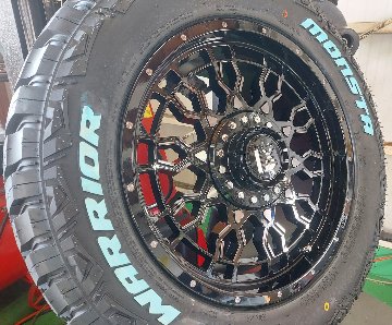 ランクル100 シグナス 18インチ LEXXEL PreDator プレデター MONSTA MUDWARRIOR 285/60R18の画像