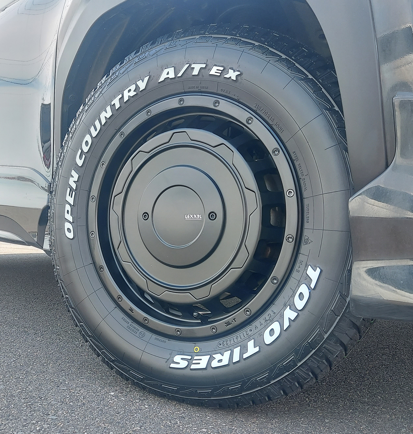 クロスロード ヤリスクロス タイヤホイールセット 16インチ SwaGGer TOYO OPENCONTRY AT EX 205/65R16 215/70R16 ホワイトレターの画像