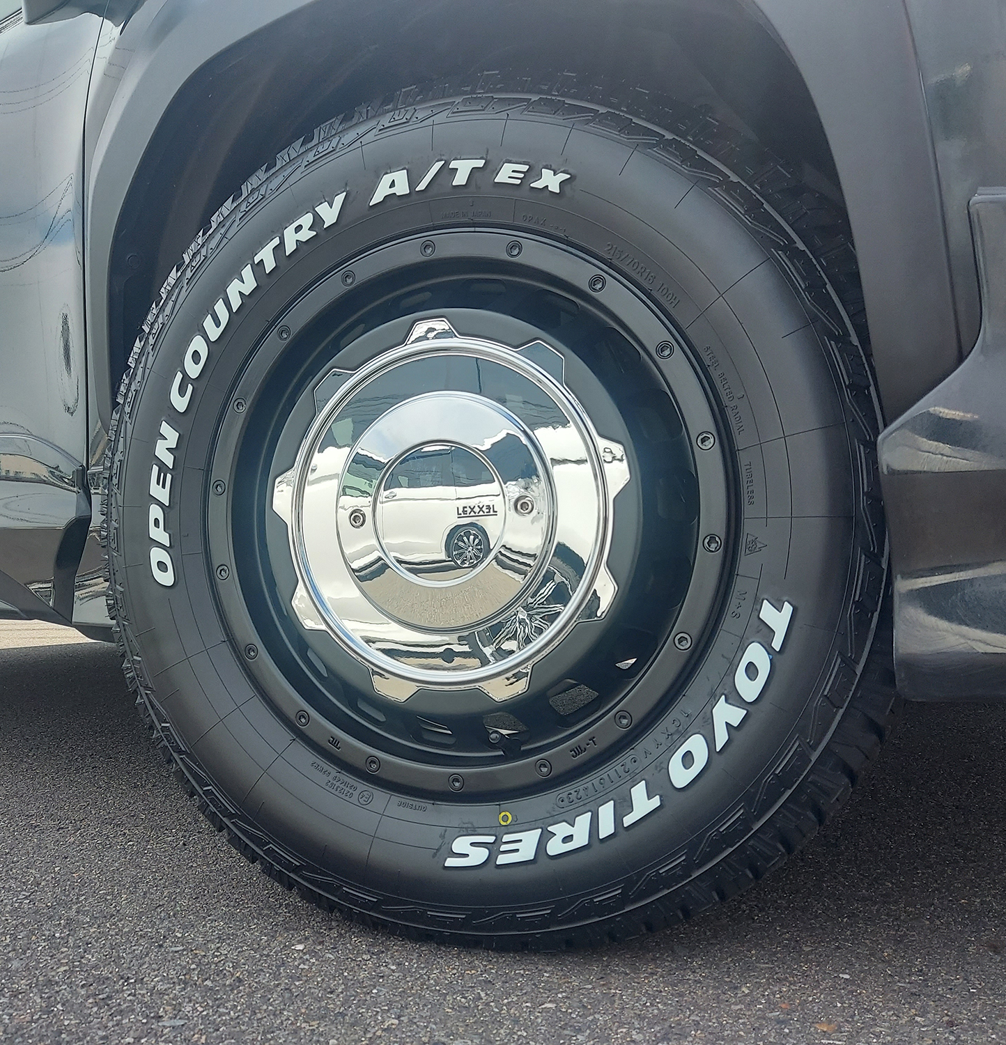 クロスロード ヤリスクロス タイヤホイールセット 16インチ SwaGGer TOYO OPENCONTRY AT EX 205/65R16 215/70R16 ホワイトレターの画像