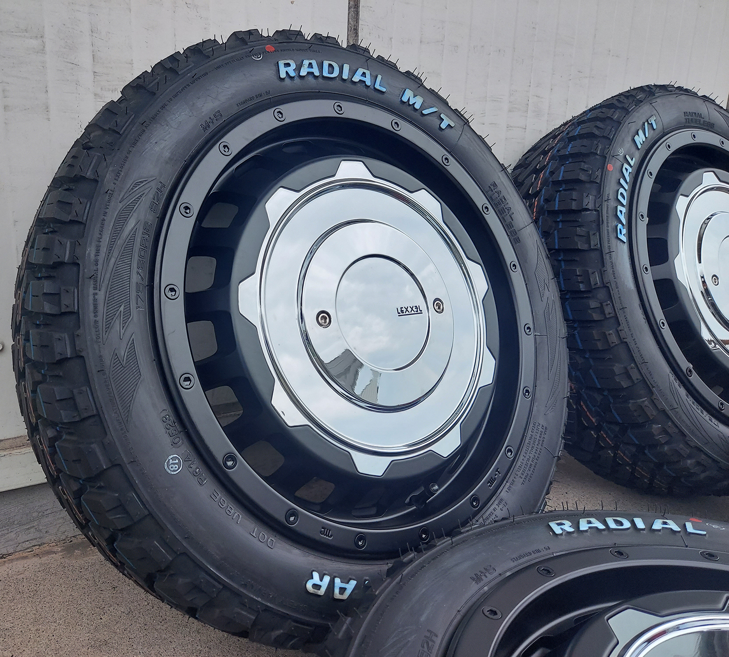 ステップワゴン VOXY プリウス セレナ LEXXEL SwaGGer MUDSTAR MT 205/60R16 タイヤホイール 16インチ ホワイトレターの画像