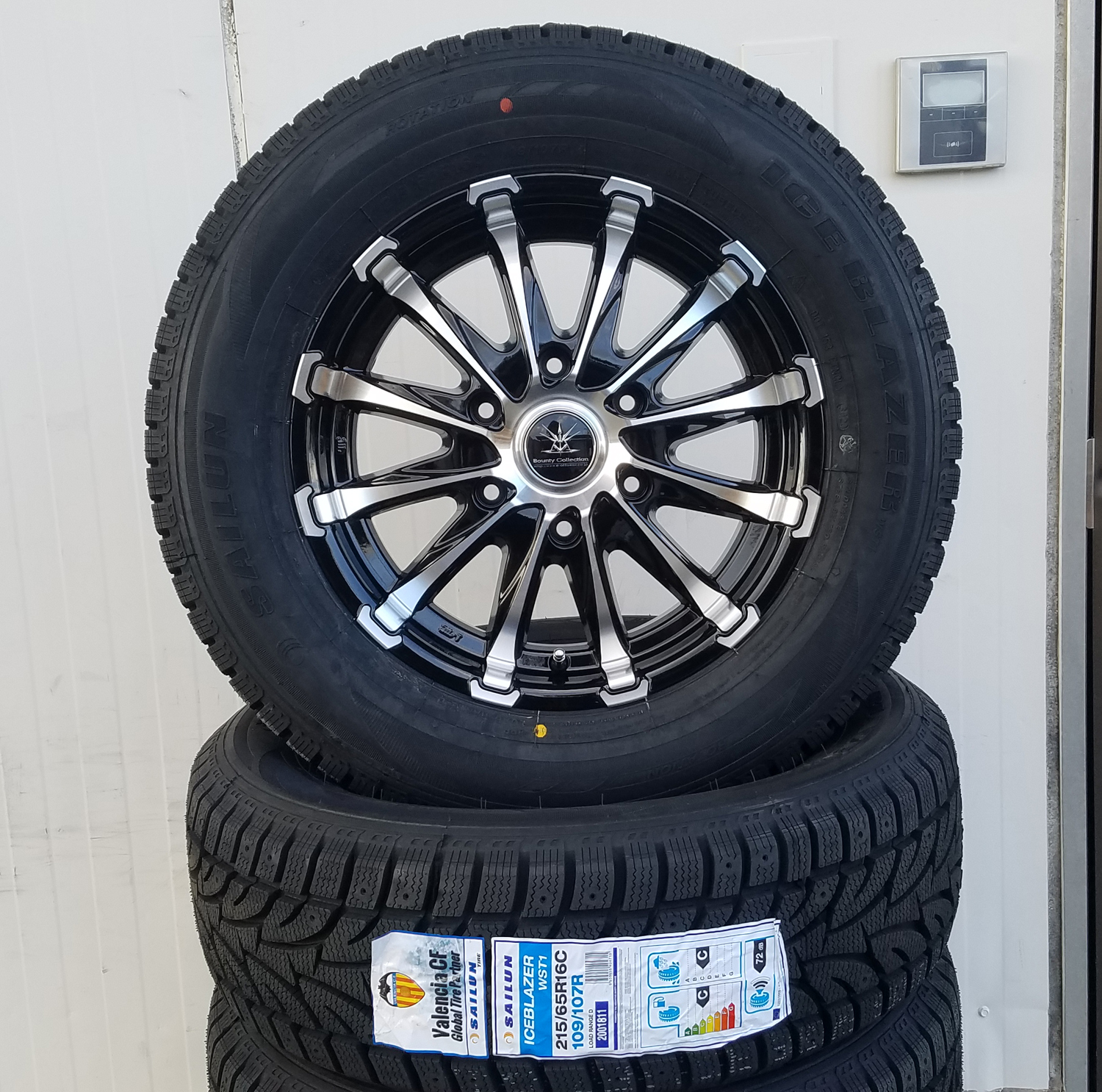 車検対応 200系ハイエース レジアスエース スタッドレスタイヤホイールセット 17インチ SAILUN COMMERCIO ICE 215/60R17 LTの画像