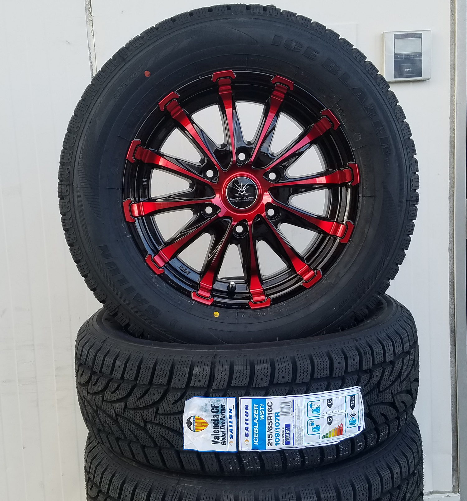 車検対応 200系ハイエース レジアスエース スタッドレスタイヤホイールセット 17インチ SAILUN COMMERCIO ICE 215/60R17 LTの画像